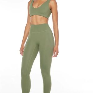 Crop Shop Boutique Free Scrunch Set